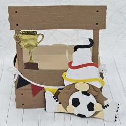 Wichtelbox Fußballfieber – Geschenkbox im Fußball-Design mit Wichtel-Figur