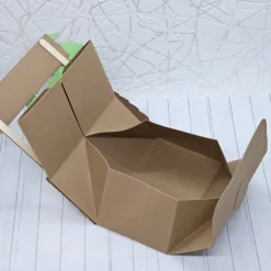 Wichtelbox „Pirat“ – Handgefertigte Geschenkbox mit Schatzinsel-Motiv und abnehmbarem Piraten-Wichtel