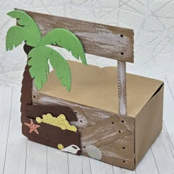Wichtelbox „Pirat“ – Handgefertigte Geschenkbox mit Schatzinsel-Motiv und abnehmbarem Piraten-Wichtel