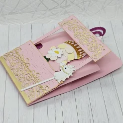 Wichtelbox „Prinzessin“ – Handgefertigte Geschenkbox mit abnehmbarem Wichtel-Anhänger, verziert mit goldenen Ornamenten