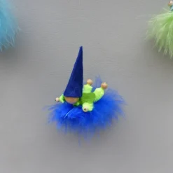 Wichtel-Zwerg auf Feder, Geschenk Geburt, Taufe, Frühlings-Deko