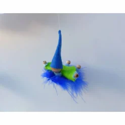 Wichtel-Zwerg auf Feder, Geschenk Geburt, Taufe, Frühlings-Deko