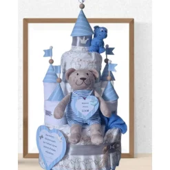 Windeltorte Junge Schloss blau personalisiert – Geschenk zur Babyparty mit Kuschelbärchen