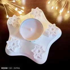 Winterlicher Kerzenständer mit Schneesternen und großem Teelicht