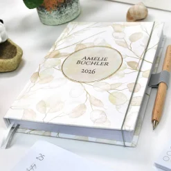 Wochenkalender & Terminplaner 2026 A5 Hardcover mit vielen Extras personalisiert botanisch mit Silberblatt in Beige