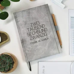 Wochenkalender & Terminplaner 2026 A5 Wochenübersicht / Tagesübersicht / Tagebuch personalisiert hellgrau