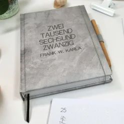 Wochenkalender & Terminplaner 2026 A5 Wochenübersicht / Tagesübersicht / Tagebuch personalisiert hellgrau