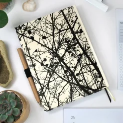 Wochenkalender & Terminplaner 2025 A5 mit vielen Extras personalisiert mit Silhouette von Geäst in Schwarzweiss