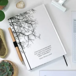 Wochenkalender & Terminplaner A5 mit vielen Extras personalisiert mit Ästen & Zweigen schwarzweiss Hardcover Planer 2026