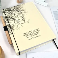 Wochenkalender & Terminplaner A5 mit vielen Extras personalisiert mit Ästen & Zweigen schwarzweiss Hardcover Planer 2026