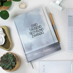 Wochenkalender & Terminplaner 2025 A6 Hardcover Wochenübersicht | personalisiert | hellgrau grau Horizont Meer