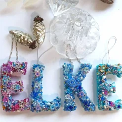 Wohndeko Ornament Herz Kreuz Osterei gelb orange Unikat Perlenstickerei handmade Anhänger