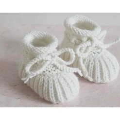 wollweiße Babyschuhe, 0-3 Monate, gestrickt, aus Wolle, in Patentmuster