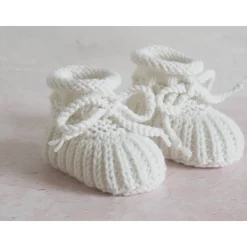 wollweiße Babyschuhe, 0-3 Monate, gestrickt, aus Wolle, in Patentmuster