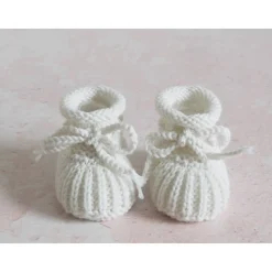 wollweiße Babyschuhe, 0-3 Monate, gestrickt, aus Wolle, in Patentmuster