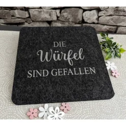 Würfelunterlage aus Filz - rund oder quadratisch - verschiedene Motive