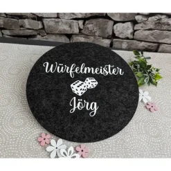 Würfelunterlage aus Filz personalisiert - rund oder quadratisch - verschiedene Motive