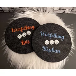 Würfelunterlage aus Filz personalisiert - rund oder quadratisch - verschiedene Motive