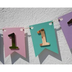 Wunderschöne Girlande zum ersten Geburtstag in Pastellfarben mit goldenen Zahlen 1. Geburtstag Wild One