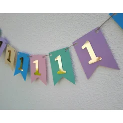 Wunderschöne Girlande zum ersten Geburtstag in Pastellfarben mit goldenen Zahlen 1. Geburtstag Wild One