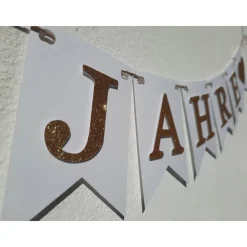 Wunderschöne Girlande zur Goldenen Hochzeit in Weiß und Gold