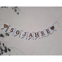 Wunderschöne Girlande zur Goldenen Hochzeit in Weiß und Gold