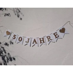 Wunderschöne Girlande zur Goldenen Hochzeit in Weiß und Gold