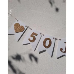 Wunderschöne Girlande zur Goldenen Hochzeit in Weiß und Gold