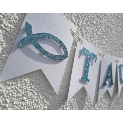 Wunderschöne Girlande zur Taufe mit Glitzereffekt personalisiert mit dem Namen des Taufkindes Namensgirlande in Hellblau