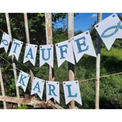 Wunderschöne Girlande zur Taufe mit Glitzereffekt personalisiert mit dem Namen des Taufkindes Namensgirlande in Hellblau