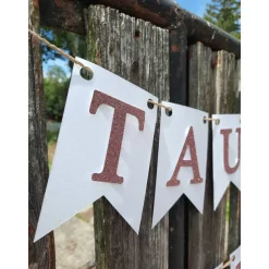 Wunderschöne Girlande zur Taufe mit Glitzereffekt personalisiert mit dem Namen des Taufkindes Namensgirlande Weiß und Ro