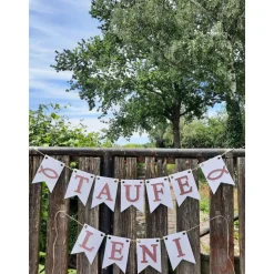 Wunderschöne Girlande zur Taufe mit Glitzereffekt personalisiert mit dem Namen des Taufkindes Namensgirlande Weiß und Ro