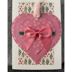 Wunderschöne Grußkarte, Handarbeit mit Umschlag, Motiv: Herz, Blumen, Schleife