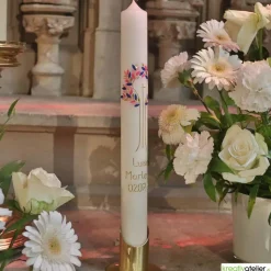 Wunderschöne handverzierte Taufkerze mit stilisiertem Lebensbaum und goldenem Kreuz, personalisierbar