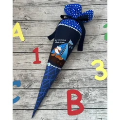 wunderschöne maritime Schultüte / Zuckertüte in Blau mit Segelboot und Fuchs Abenteuer