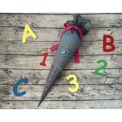 wunderschöne Schultüte / Zuckertüte aus Stoff in Grau mit Herzen und Glitzer