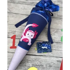 wundervolle Schultüte / Zuckertüte in Blau Flieder mit Axolotl Meer Ozean