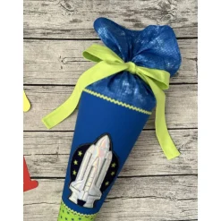 wundervolle Schultüte/Zuckertüte in Blau & Grün mit Raumschiff Rakete Holo-Effekt