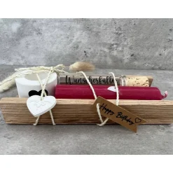 Wunscherfüller „Happy Birthday“ inkl. Kerzenhalter, Kerze nach Wahl in Holzverpackung, mit Herzanhänger und Schildchen,