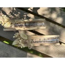 Wunscherfüller im Reagenzglas mit Holzhalter – personalisierbares Geschenk mit Trockenblumen