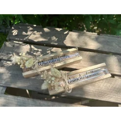 Wunscherfüller im Reagenzglas mit Holzhalter – personalisierbares Geschenk mit Trockenblumen