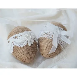 2x  OSTEREIER, Vintage- und Landhausstil, beige/weiß, Spitzenbänder, ca 6 cm