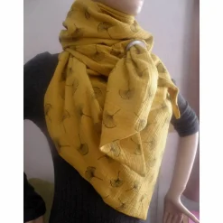 XXL Dreiecktuch  / Musselin Double Gauze / Senfgelb mit schwarzen Gingkoblüten / Schaltuch / Halstuch/ Wickelschal
