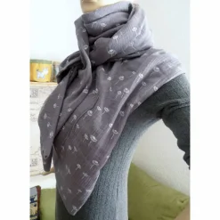 XXL Dreiecktuch  / Musselin Double Gauze / Grau mit weißen Gänseblümchen / Schaltuch / Halstuch/ Wickelschal/ Loop