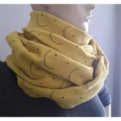 XXL Dreiecktuch  / Musselin Double Gauze / Senfgelb mit Regenbögen / Schaltuch / Halstuch/ Wickelschal/ Loop