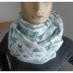 XXL Dreiecktuch  / Musselin Double Gauze / Weiß mit Blüten und Blättern / Schaltuch / Halstuch/ Wickelschal/ Loop