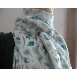 XXL Dreiecktuch  / Musselin Double Gauze / Weiß mit Blüten und Blättern / Schaltuch / Halstuch/ Wickelschal/ Loop