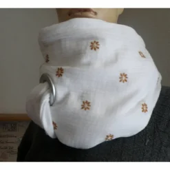 XXL Dreiecktuch  mit großer Öse / Musselin Double Gauze Weiß mit kleinn Blümchen/ Schaltuch / Halstuch/ Wickelschal