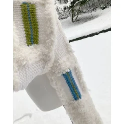 XXL Schal Snowfall handgefertigt – Boho Winterschal aus Merino-Mix, Granny Squares, Weiß-Blau-Grün, Einzelstück