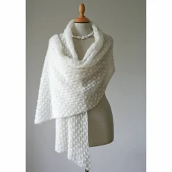 Zarte Brautstola aus Mohair ivory, Hochzeitsschal elfenbeinweiß, Lace-Tuch  für die Braut, Umschlagtuch Hochzeit